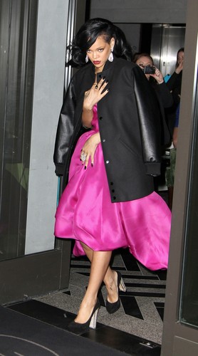  Leaves Her Midtown Hotel In New York City [24 April 2012]