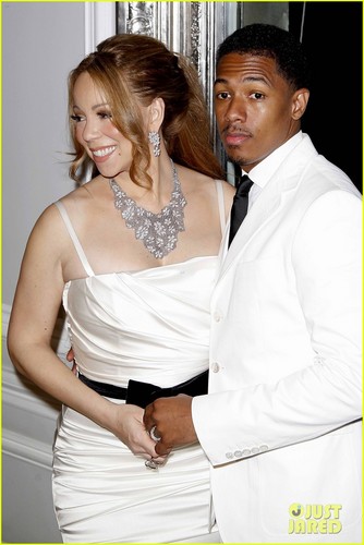  Mariah Carey & Nick तोप Renew Vows in Paris
