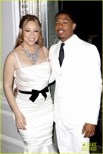  Mariah Carey & Nick तोप Renew Vows in Paris