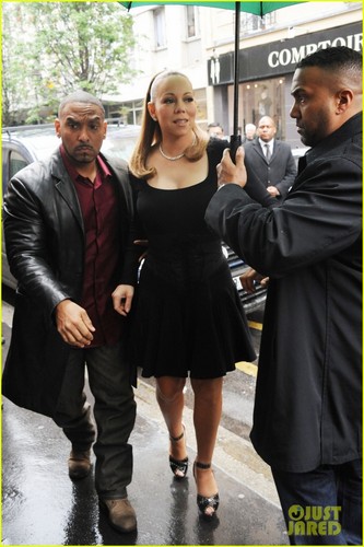  Mariah Carey Steps Out After Wedding Vow Renewal