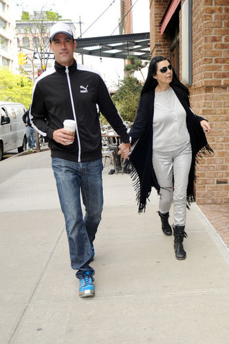  Matthew fox and his wife in New York