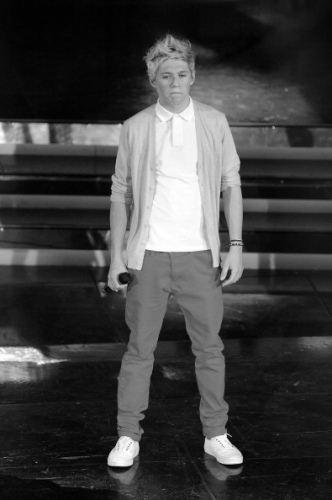  Niall Horan - Black and White