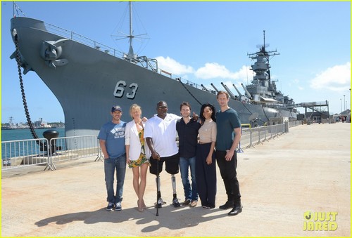  Рианна & Alexander Skarsgard: 'Battleship' in Pearl Harbor!