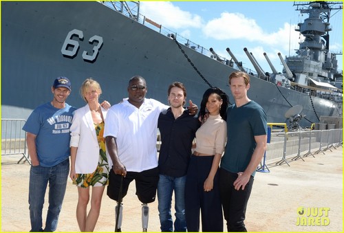  リアーナ & Alexander Skarsgard: 'Battleship' in Pearl Harbor!