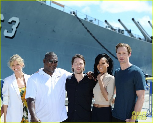  리한나 & Alexander Skarsgard: 'Battleship' in Pearl Harbor!