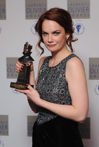  Ruth Wilson poses with her 'Best Actress in a Supporting Role' <3
