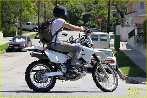  Ryan Gosling: Motorcycle Getaway
