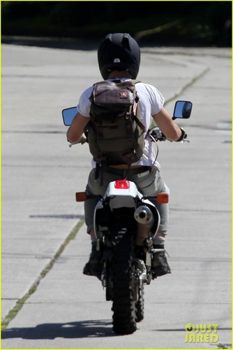  Ryan Gosling: Motorcycle Getaway