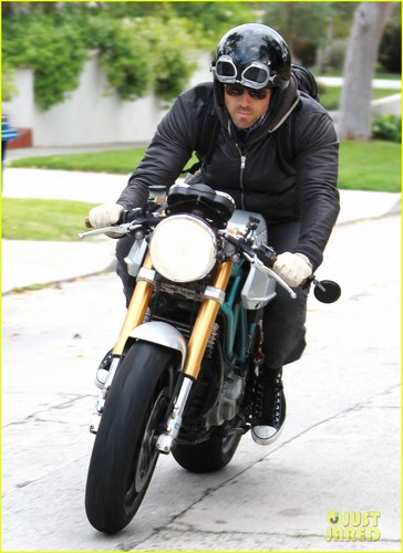  Ryan Reynolds: Motorcycle Man!