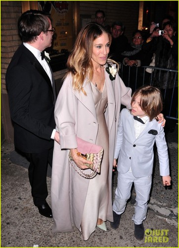  Sarah Jessica Parker: 'Nice Work' Opening with the Family!