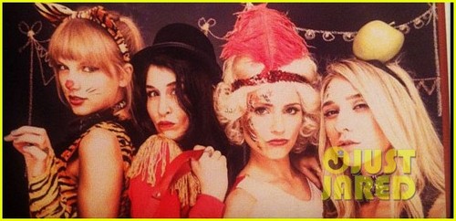  Taylor Helps Dianna Agron Celebrate Her Birthday With A Circus-themed Party!!!