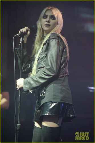  Taylor Momsen: Culture Room with The Pretty Reckless!