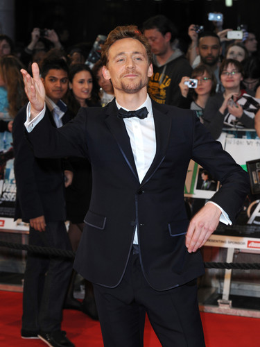 Tom Hiddleston Fan Club | Fansite with photos, videos, and more