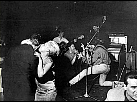  Stu on the stage with George, John and Paul (at the hàng đầu, đầu trang Ten Club Hamburg 1961)