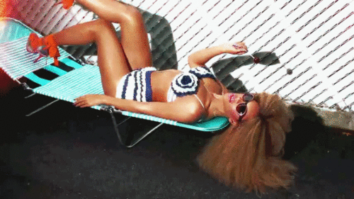  Beyoncé in 'Party' Muzik video