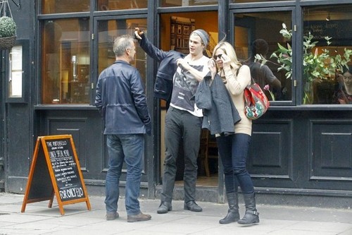 Chris Hemsworth and Parents in 伦敦