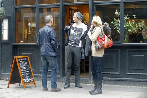  Chris Hemsworth and Parents in Лондон