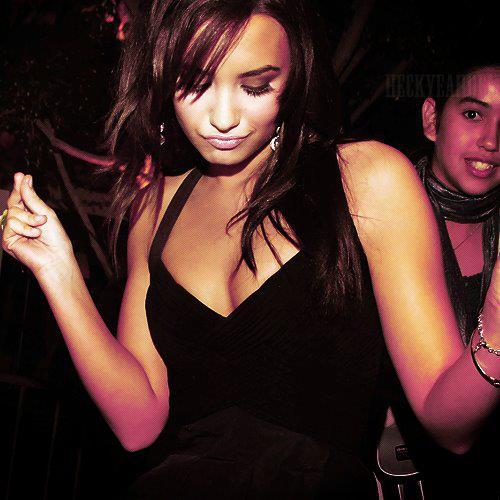  Hottie!! Demi Lovato