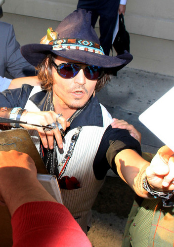  Johnny Depp after taping a 电视 显示