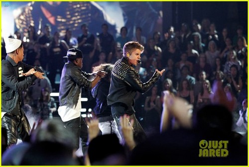  Justin Bieber Performs 'Boyfriend' on 'The Voice'