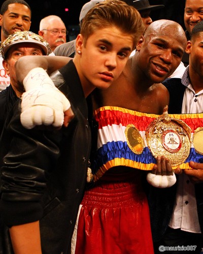  Justin Bieber and 50 Cent at Mayweather vs Cotto Fight