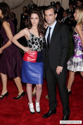  Kristen at the 'MET Annual Costume Institute Gala' in New York. {7th May 2012}
