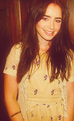  Lily Collins | The Beverly Hills women’s club (2012)