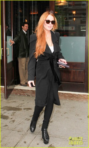  Lindsay Lohan: 'Liz & Dick' Starts Filming June 4!