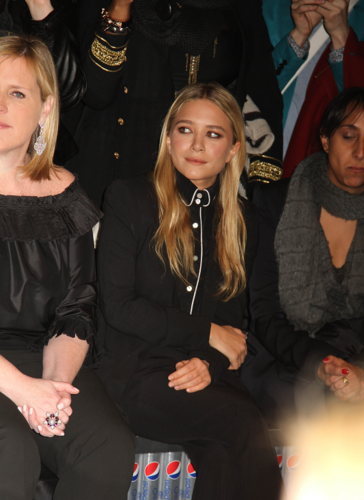  Mary-Kate - Attends the Diet Pepsi Style Studio Fashion Show, February 09, 2012