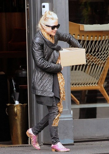  Mary-Kate - Coming out of a Lamp Store in New York City, May 04, 2012