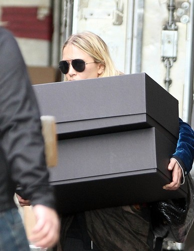  Mary-Kate - Leaving her office in Chelsea, April 10, 2012