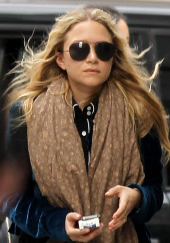  Mary-Kate - Out in Soho, New York, April 09, 2012