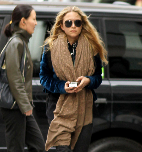  Mary-Kate - Out in Soho, New York, April 09, 2012