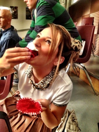  Vanessa eating cupcake on set of glee