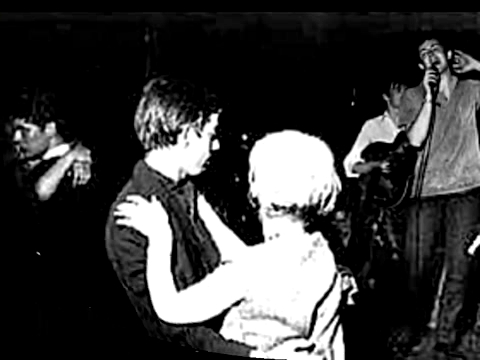  Paul and Stu on the stage (at the 上, ページのトップへ Ten Club Hamburg 1961)