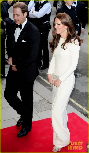  Prince William & Duchess Kate: Claridge's Couple