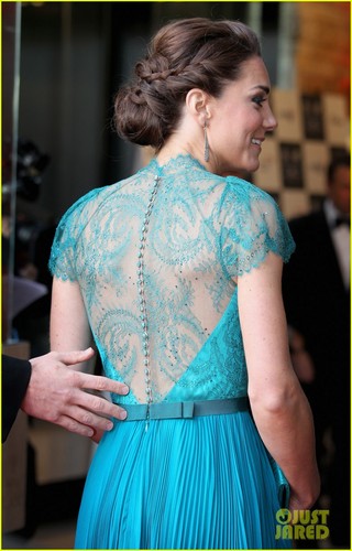  Prince William & Kate: con trăn, boa Olympic Concert!
