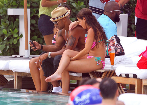  Shemar Moore Enjoying A день At The Pool In Miami