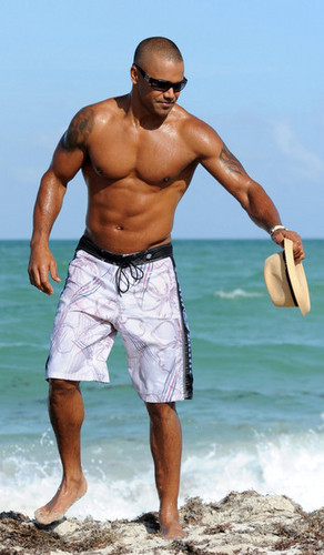  Shemar Moore Hits the plage in Miami