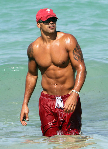 Shemar Moore Show Off His Sculpted Beach Bod