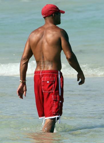  Shemar Moore mostra Off His Sculpted spiaggia Bod