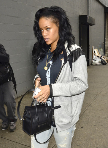  Showed Up A The Studio For A Rehearsal For Her Appearance On SNL In NYC [2 May 2012]