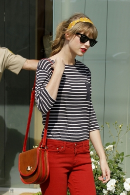  Taylor Shopping At Neil Lane Jewelry