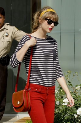  Taylor Shopping At Neil Lane Jewelry
