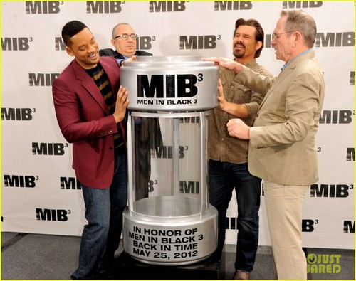  Will Smith: New 'Men in Black 3' Clip & Poster!