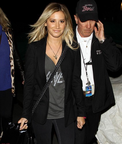 may 4th - leaving the hollywood bowl with her parents after the coldplay concert