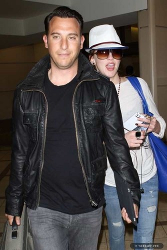  05.18 - Katie Arrives At LAX Airport After Flying In From New York City