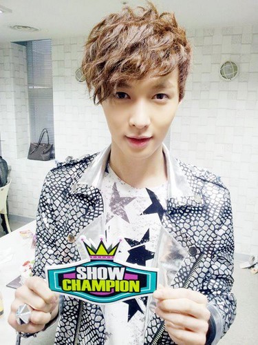  120515 EXO-M MBC tampil Champion