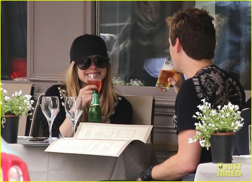  Avril Lavigne & Chad Kroeger: Parisian Pair