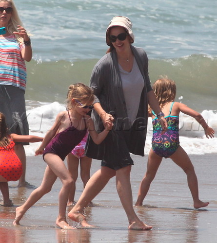 Ben, Jen and their 3 kids at the plage